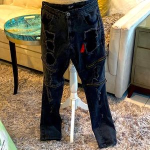 Ummm 🤔 wholly jeans 👖